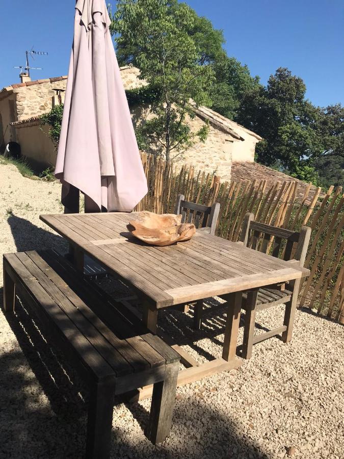 Les Gouts Et Les Couleurs Aparthotel Cucuron Exterior photo
