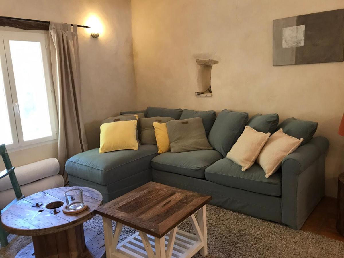 Les Gouts Et Les Couleurs Aparthotel Cucuron Exterior photo
