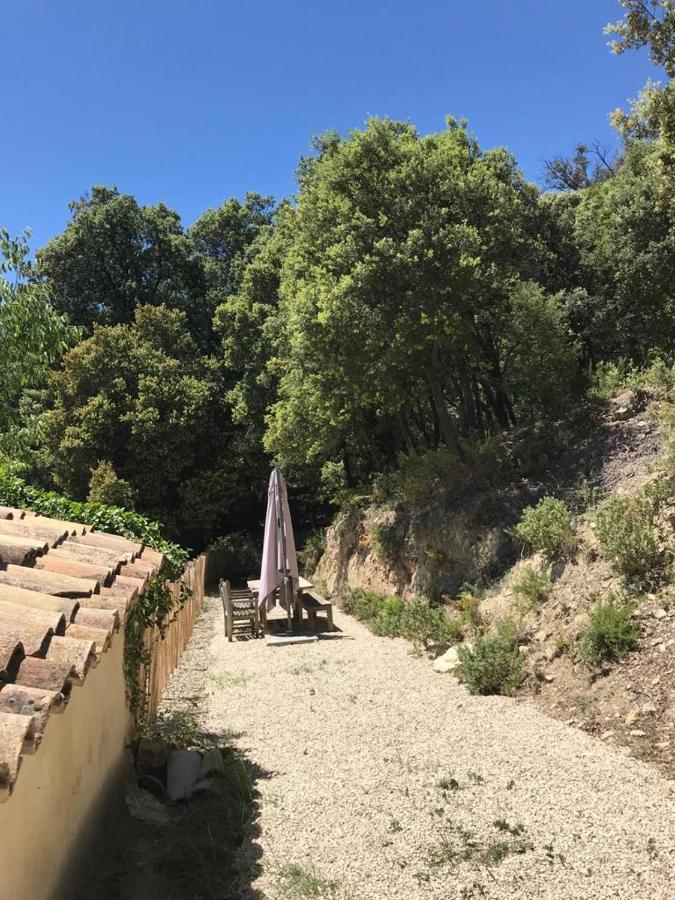 Les Gouts Et Les Couleurs Aparthotel Cucuron Exterior photo